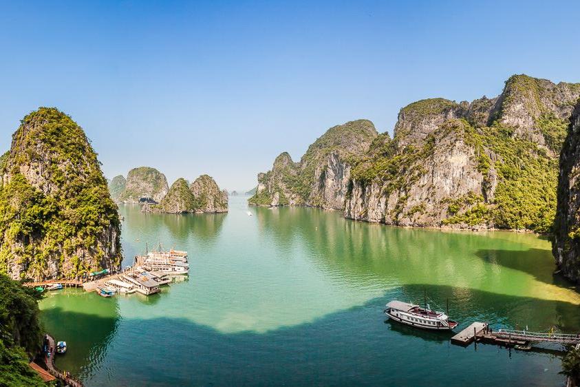 Panorama der Halong-Bucht