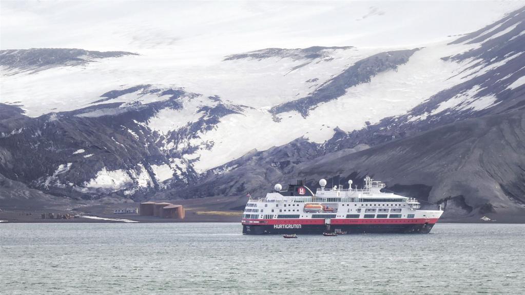 Wahlers Bay mit MV FRAM